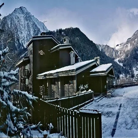 Les Jumeaux Hotel