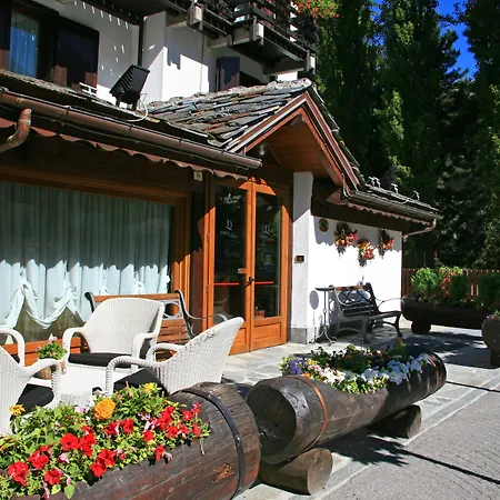 Otel Les Jumeaux Courmayeur
