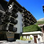 Les Jumeaux Hotel