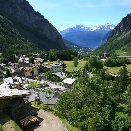 Les Jumeaux Hotel