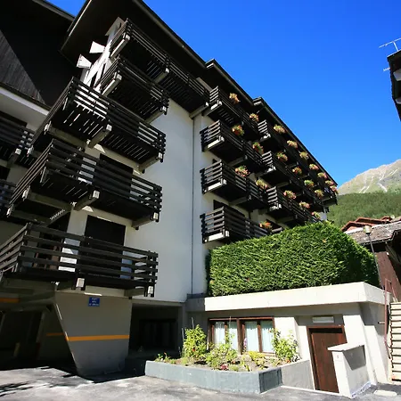 Les Jumeaux Hotel
