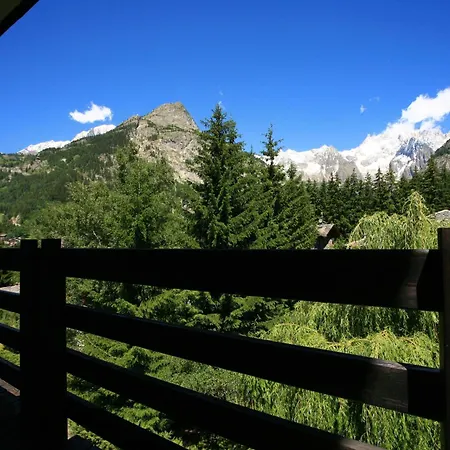 Les Jumeaux Курмайор