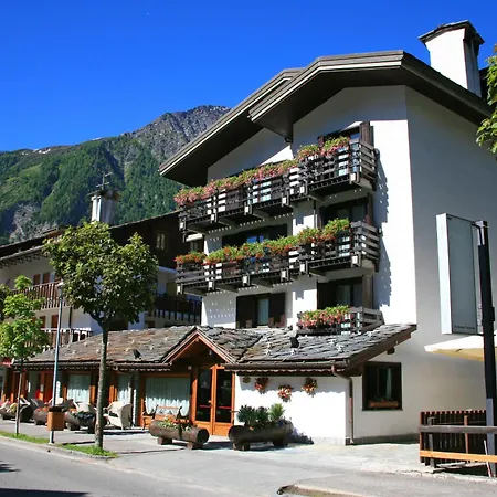 Les Jumeaux Hotel 4*