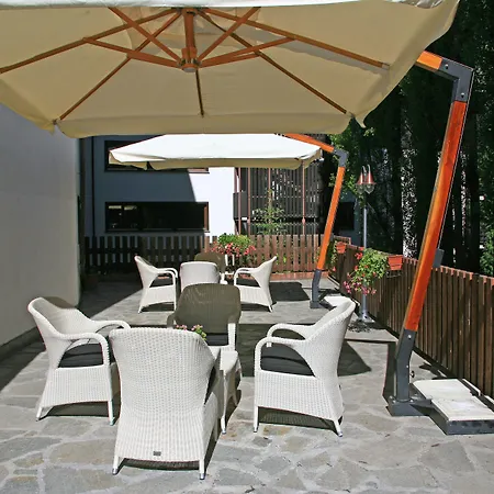 レ ジュモー クールマイヨール ホテル 3*