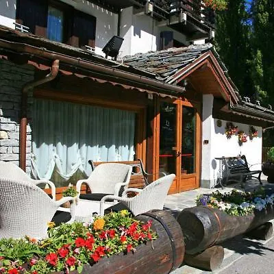 Les Jumeaux Курмайор