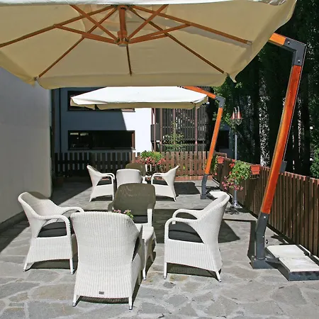 Les Jumeaux Hotel
