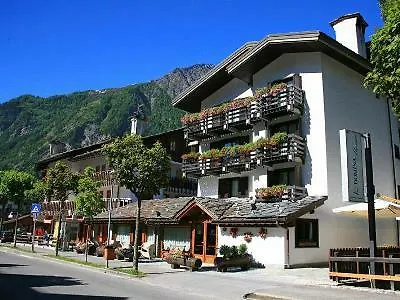 Les Jumeaux Курмайор