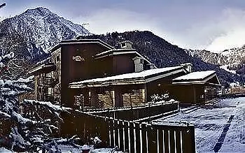 Les Jumeaux Hotel