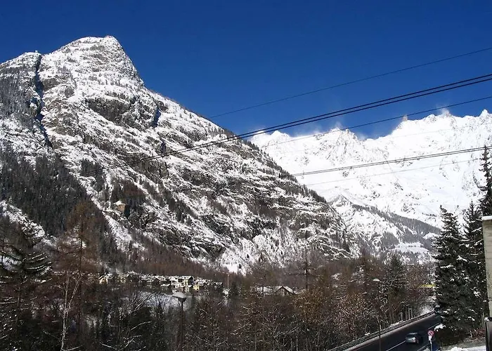 레 주미유 쿠르마외르 3*